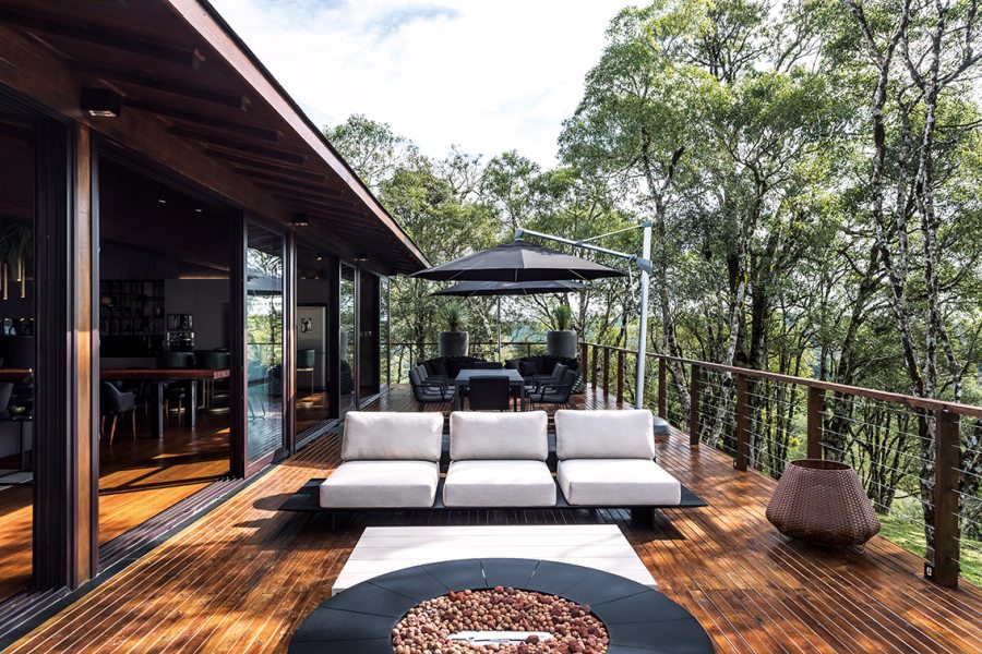 O deck ganhou móveis especiais para áreas externas (Green House), com acabamento resistente ao desbotamento e clima.