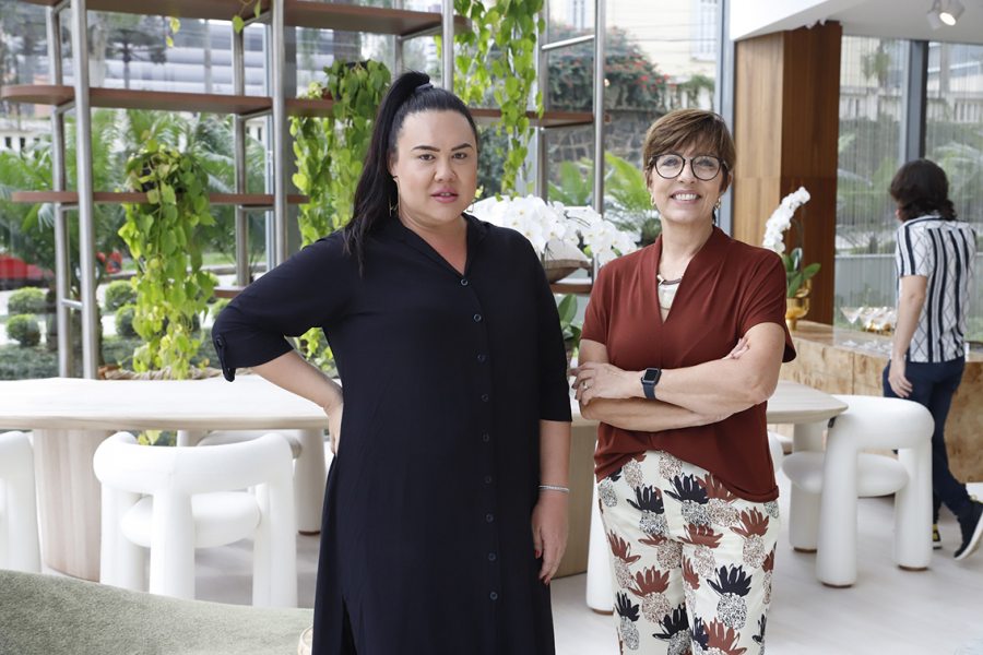 Karol Suguikawa com a arquiteta Olga Bergamini