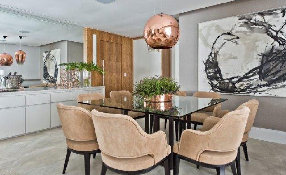 Pendentes e vaso rose gold, projeto de Caroline Andrusko (edição 93 da Revista Casa Sul). Foto: Marcelo Stammer Pendentes e vaso rose gold, projeto de Caroline Andrusko (edição 93 da Revista Casa Sul). Foto: Marcelo Stammer
