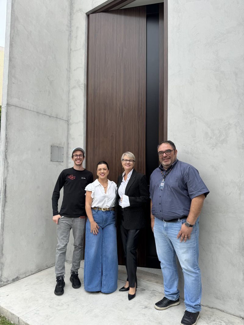 Rosicler Campos, de Casa Sul, com Felipe Lima, Yanara Abreu e Marcos Matos, anfitriões do evento