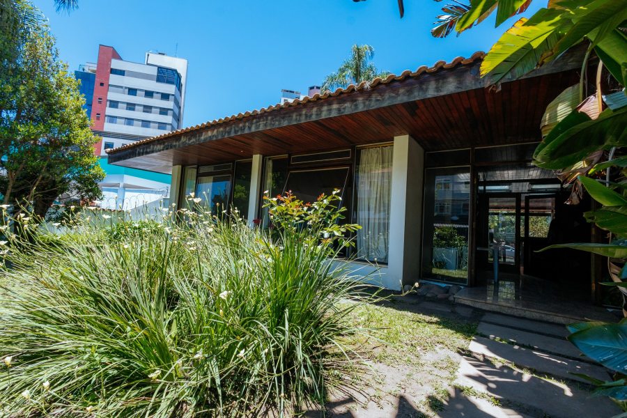 A resid&ecirc;ncia no Bairro Bigorrilho, em Curitiba, ser&aacute; a sede da CasaCor Paran&aacute; deste ano.