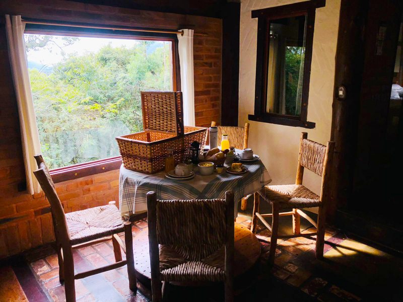 Café da manhã entregue na cabana do Reserva Santo Antônio.