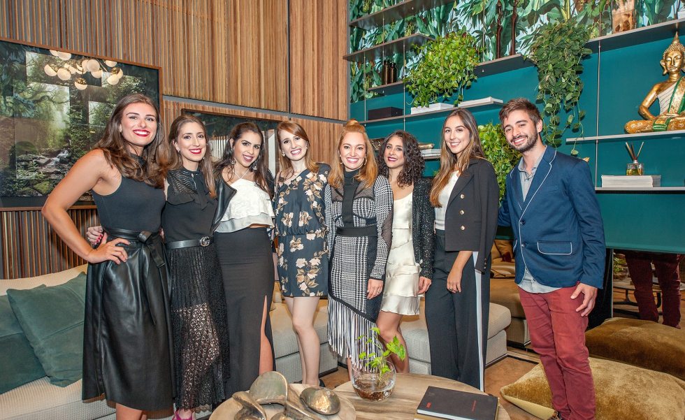 Bruna Gregorini, Isabella Borsato, Julia Sampaio, Laura Stock, Juliana Freitas, a arquiteta Eliza Schuchovski, Nathalia Cunha, e Eduardo Bressan