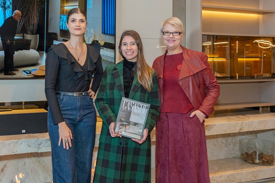 Julia e Rosicler com a arquiteta Talita Nogueira