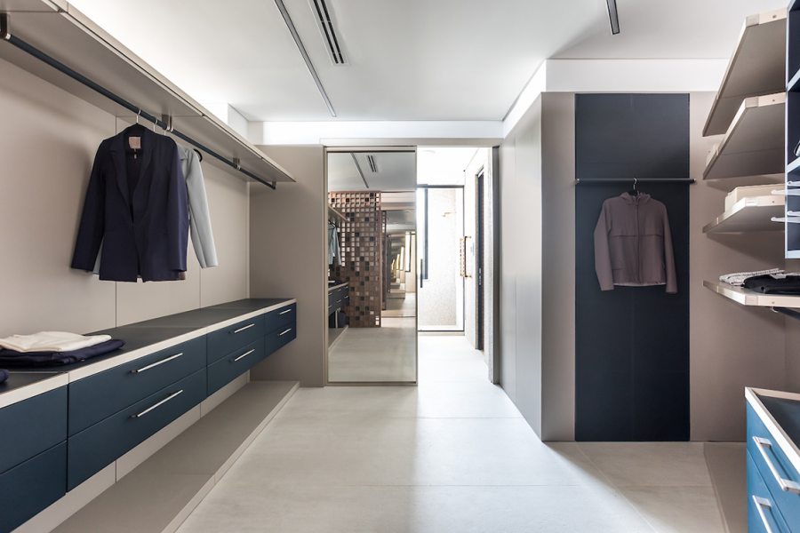 O Closet Sr. adota o conceito aberto com a linha Wall System