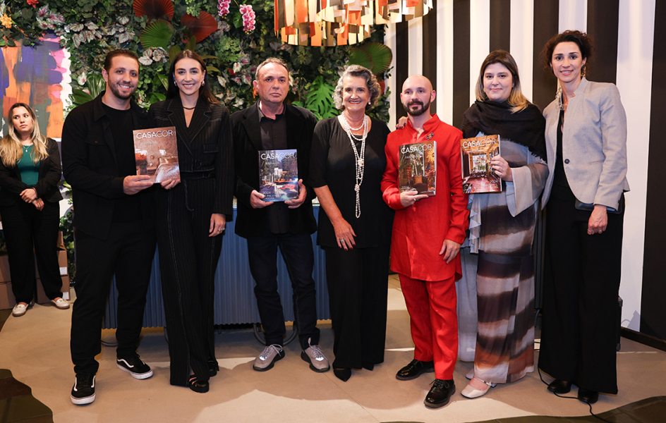 Os arquitetos Gustavo Assis e Maria Alice Crippa, o paisagista Wolfgang Schlögel, a diretora da CASACOR Paraná Marina Nessi, o arquiteto Carlos Reichmann, a arquiteta Karolinna Venturi, e a diretora de franquias da CASACOR Graziela de Caroli | Foto Marcelus Modesto