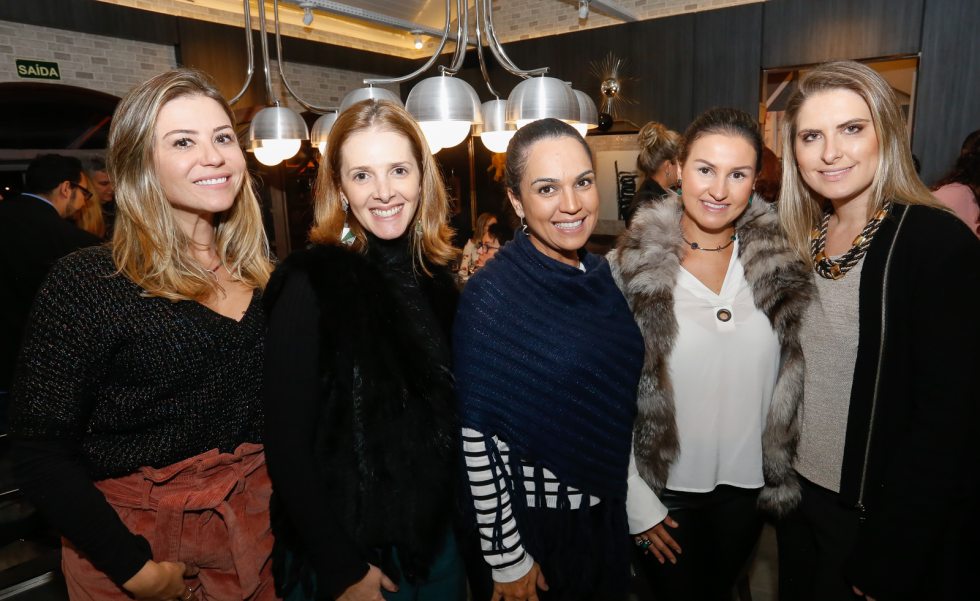 Da esquerda para a direita: Flávia Egg Bonet, Alessandra Gandolfi, Mariana Paula Souza, Samara Barbosa e Viviane Loyola Da esquerda para a direita: Flávia Egg Bonet, Alessandra Gandolfi, Mariana Paula Souza, Samara Barbosa e Viviane Loyola