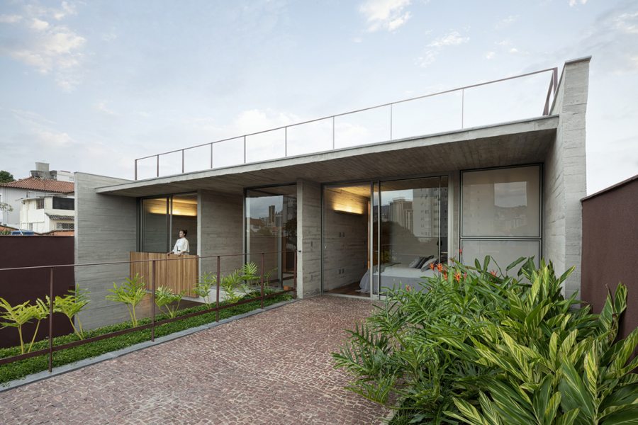 Vista da porção contemporânea da casa a partir da varanda da suíte master