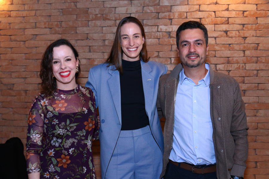 Janaína Galvão Ferhmann, da AGL Incorporadora; Maria Eugenia Fornea, da Weefor Incorporadora e Rafael Rosa, da ATR Incorporadora. Foto Eneas Gomez.