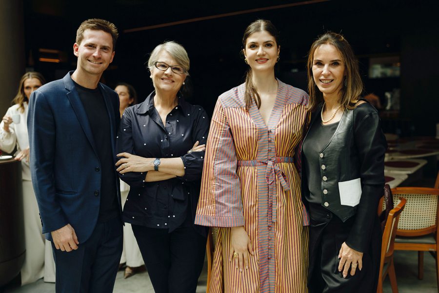 Pitter Schattan, Rosicler Ribeiro de Campos e Julia Campos Mulinari, da Casa Sul, com Ester Schattan.