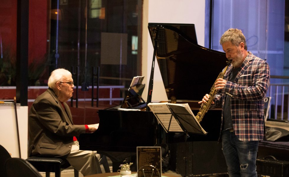 O duo de Jazz composto por  Fernando Montanari e o saxofonista Helio Brandão