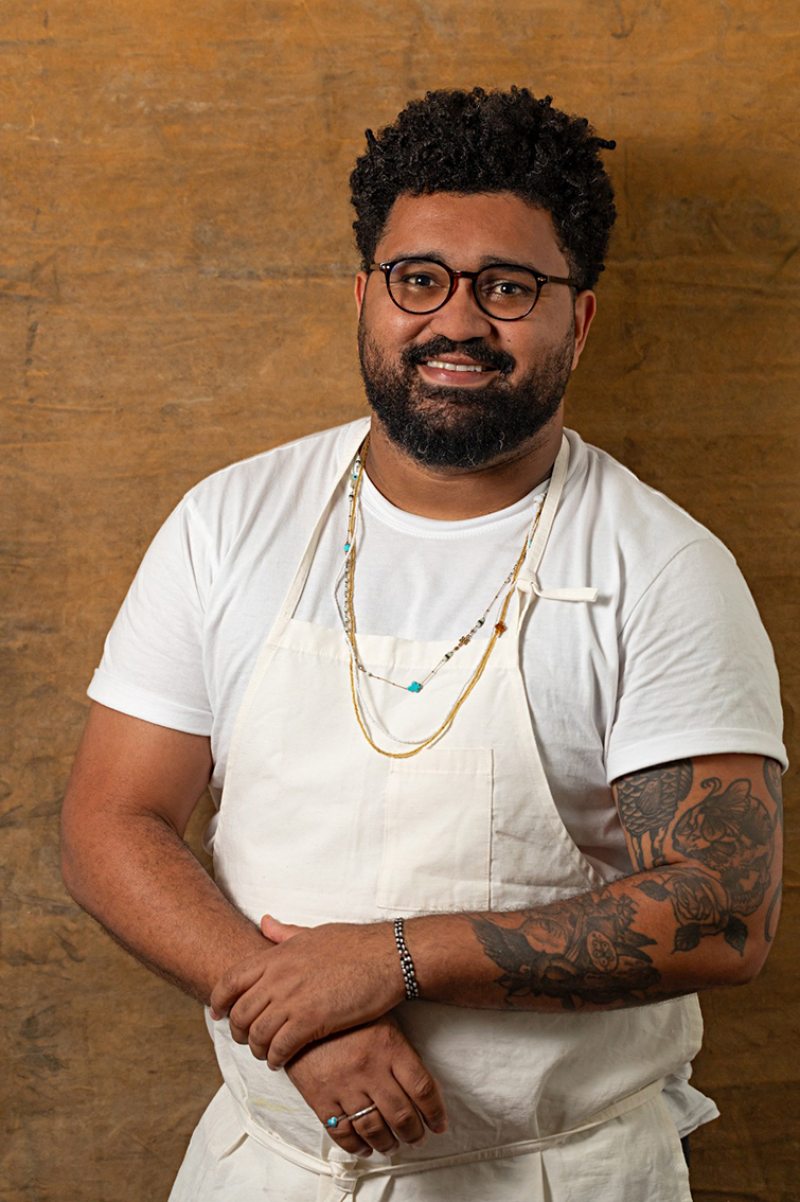 Danilo Parah chef carioca com passagens pelo Maska, Rudä e Roxy Dinner Show — presente no Guia Michelin 2024 e 2025 – comandará uma das aulas-show.
