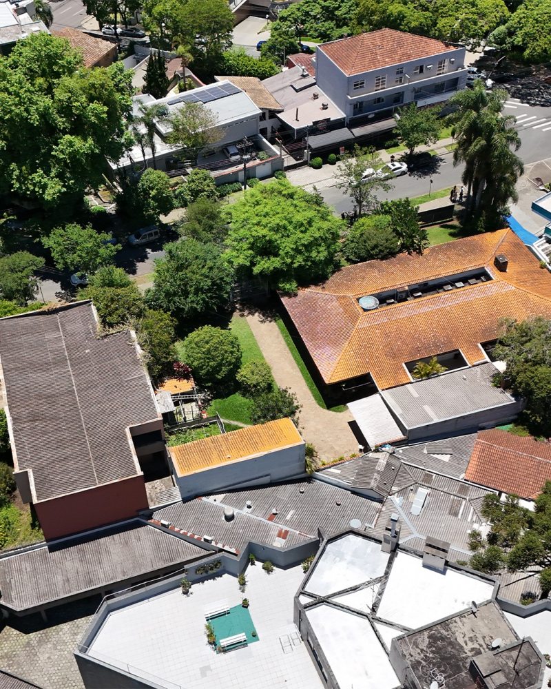 Vista a&eacute;rea do terreno antes das obras.