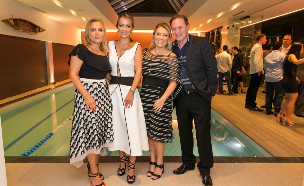 A diretoria da Construtora San Remo, Sônia Moritz Perussolo, Aline Perussolo Soares, Michele Moritz Perussolo e João Carlos Perussolo durante o grand opening de entrega do BW Residence