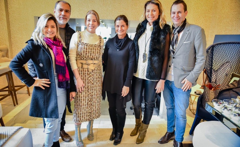 Os designers Josiane Castilho e Claudinei Simeão, a empresária Mariana Vianna Gaião, a designer Claudia Machado, a arquiteta Sabrina Becker e o designer Daniel Casagrande Os designers Josiane Castilho e Claudinei Simeão, a empresária Mariana Vianna Gaião, a designer Claudia Machado, a arquiteta Sabrina Becker e o designer Daniel Casagrande