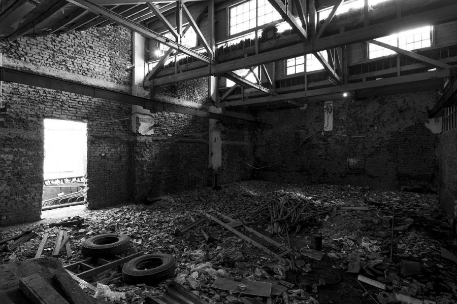 O espaço degradado antes da reforma.