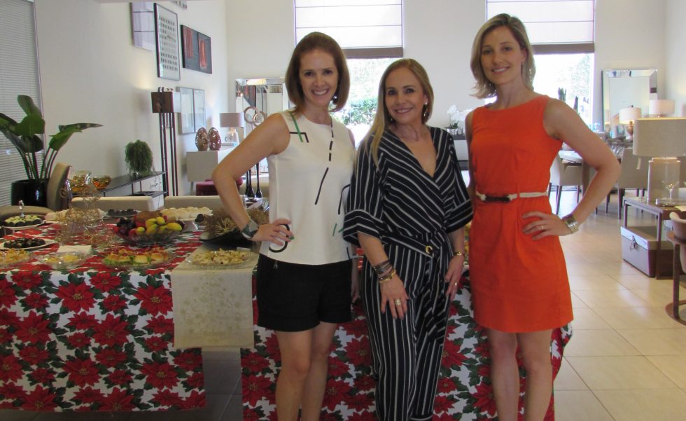 As arquitetas Alessandra Gandolfi e Bianca Lombardi com a empresária Sonia Elias (ao meio) As arquitetas Alessandra Gandolfi e Bianca Lombardi com a empresária Sonia Elias (ao meio)
