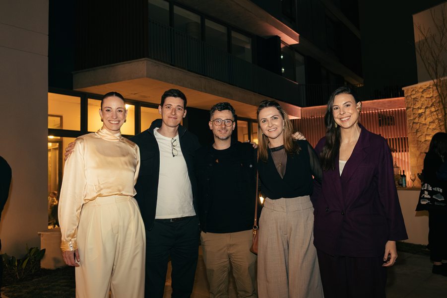 Maria Eugenia Fornea, Caíque Schatzmann, Henrique Zulian, Juliana de Albuquerque e Maria Julia Fornea. Foto Vinicius Perbichi.