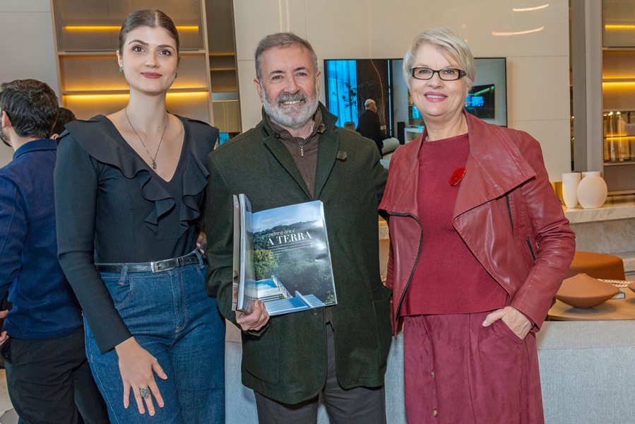 Julia e Rosicler com o arquiteto Marcos Bertoldi