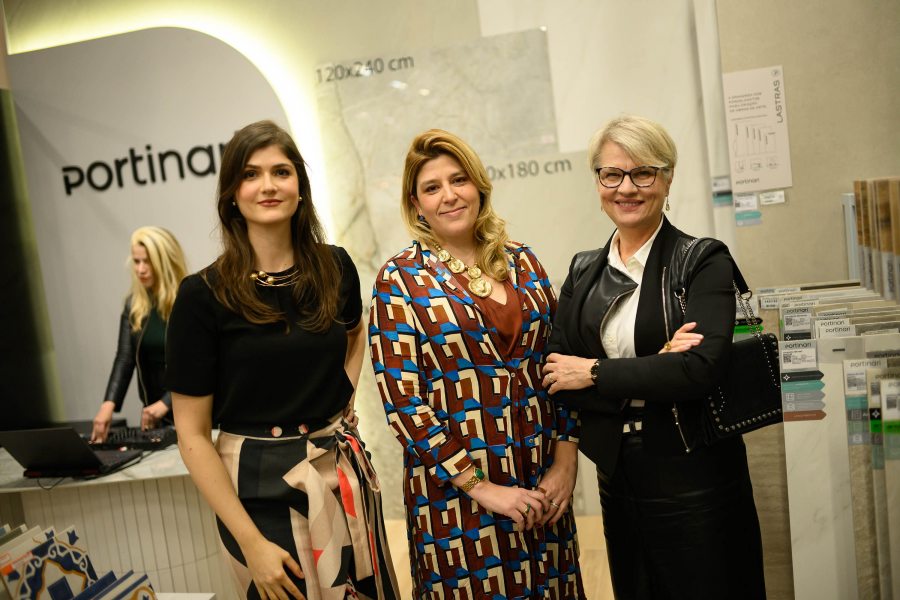 Julia Campos Mulinari e Rosicler Campos, da Casa Sul, com Karolinna Venturi.