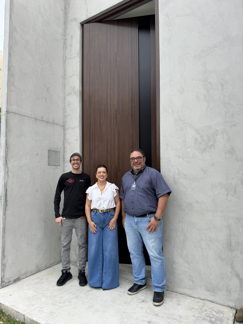 Felipe Xavier de Lima, da Projetta. Yanara Abreu e Marcos Matos, do grupo Weiku