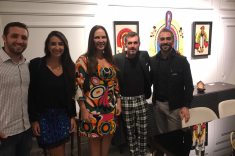 Os arquitetos Gustavo Assis, Maria Alice Crippa, Clarice Volpi com o artista Marcos Bazzo e o gerente de contas da Saccaro Curitiba Rogerio Maia.