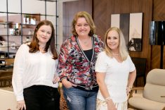 A designer de interiores Paula Fuzeto, a arquiteta Karin Neitzke e a empresária Sonia Elias