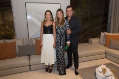 Priscilla Müller com o casal Laís e Paulo Bachi, CEO da Artefacto