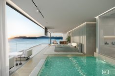 A suíte máster tem lounge de relaxamento e banheira com  vista para o mar.