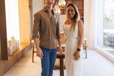 O arquiteto Thalison Soares com Alcione Borba