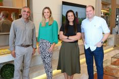 O empresário Jocinei Portes, Larissa Lóh, Luciana Olesko e Clair Milani, da Todeschini Batel