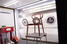 Autonomia industrial: cabines tecnológicas que permitem às marcas criar acabamentos exclusivos dentro de suas próprias fábricas