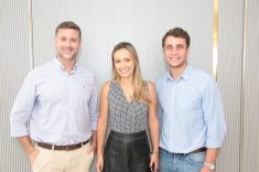 A diretora de marketing da Construtora San Remo, Aline Perussolo, com os arquitetos André Panatto e Simon Hilgemberg