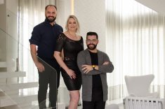 Da esquerda para a direita, o arquiteto Alexandre Weiss, a designer de interiores Nara Moraes e o arquiteto Nelson Machado, que assinam o ambiente 