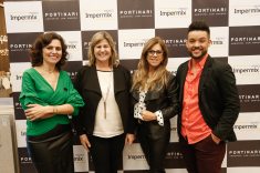 A representante da Portinari Lidiane Coelho, as arquitetas Denise Bazzo e Liamara Zardo e o consultor de vendas do Espaço Impermix Rennan Guilherme