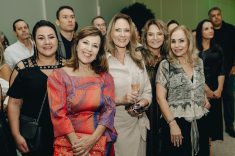 Joceli Marques da Ton Sur Ton, a arquiteta Maristella Fischer, a arquiteta Claudia Horta, a designer de interiores Suely Ruon e a proprietária da Ton Sur Ton Sonia Elias.