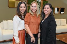 A empresária Sonias Elias com Karina Kawano e Denise Maruishi
