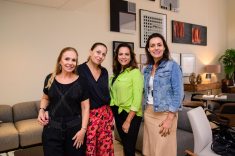 7-	A empresária Sonia Elias posa ao lado das arquitetas Ivangela Curra, Silmara Pimpão e Daniele Viesser