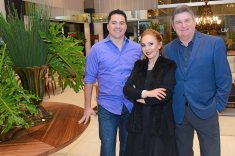 Luciano Elias, Sonia Elias e Wilson Elias, empresários da Ton Sur Ton