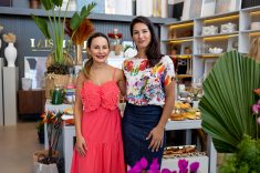  Manu Daher, designer floral e a empresária Lais Aliski