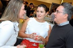 Os arquitetos Jocymara Nicolau, Luciana Tomasi Patrão e Valliatti, Sérgio Valiatti Jr. no lançamento do novo showroom da Saccaro