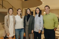 Amanda Zattoni, Isabela Quadros, Carolina Rauen, Larissa Garbers e Marcos Soares.