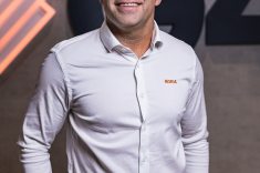 As tendências nascem nas feiras, mas é a fábrica que as transforma em realidade através de tecnologia e evolução constante. - Renato Valcarengh Nunes, Diretor da Koria